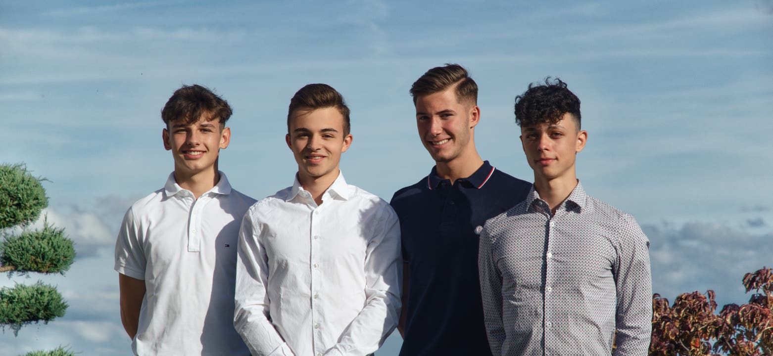 Die Teammitglieder von viso Von links nach rechts: Valentin Batzli (17), Jan Schaller (18), Gian-Andrea Bart (17) und Elia Canneori (18)