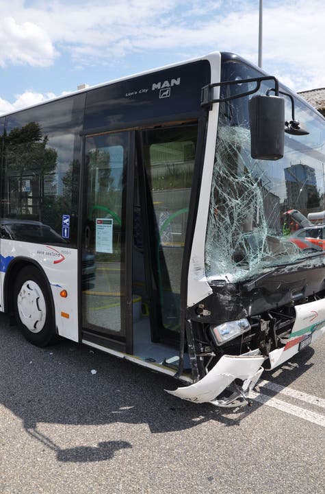 Die Passagiere im Bus blieben unverletzt
