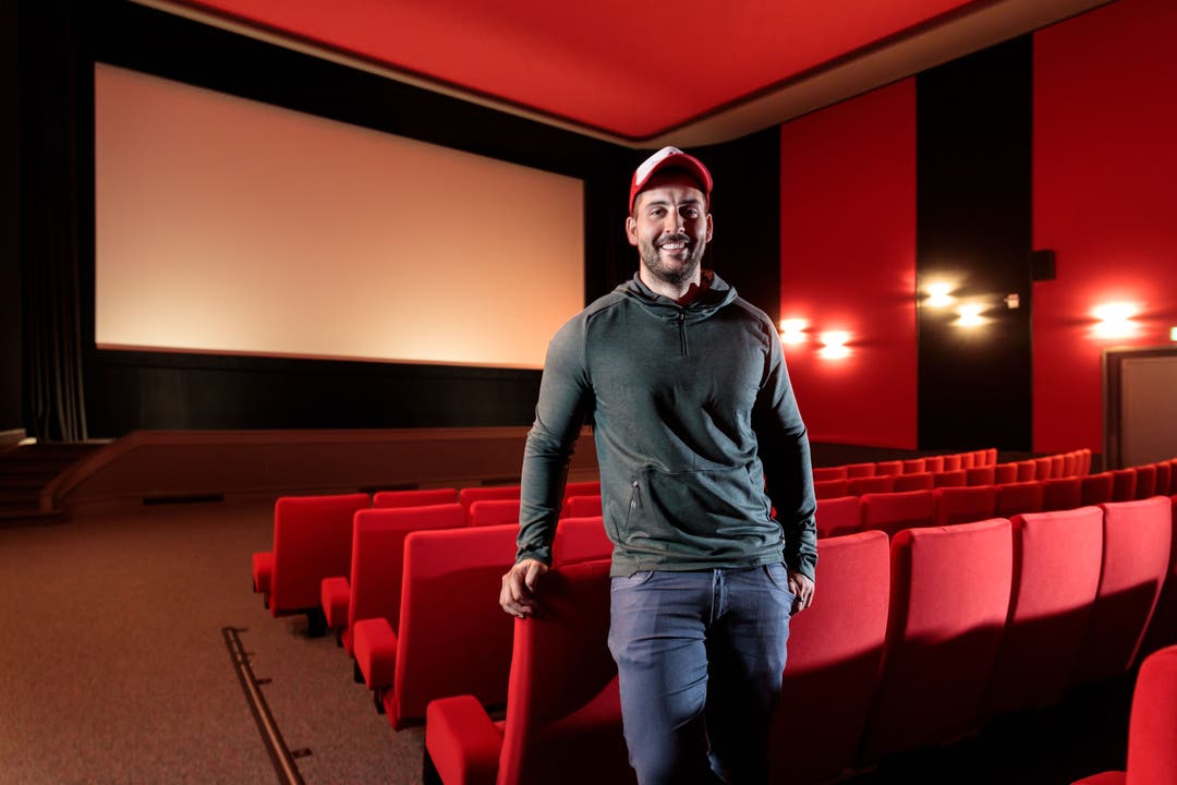 Kinobetreiber Angel Rodriguez im Kino Rex in Grenchen