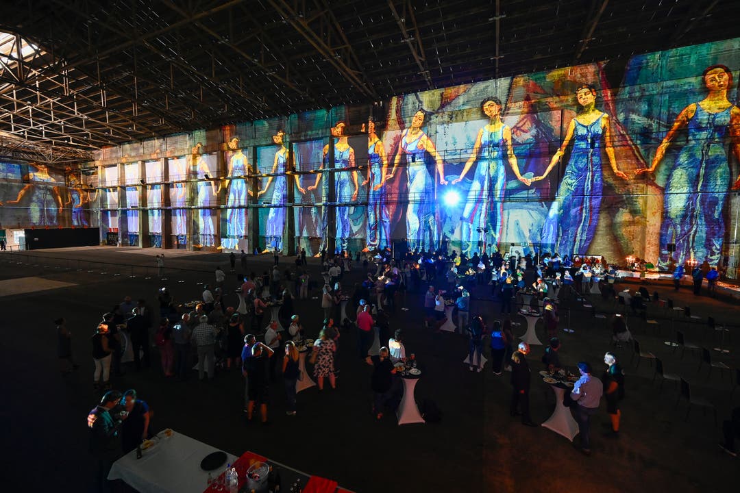 "Illuminated Art" wurde den Gästen vorgestellt. Eine Projektion der Werke von Ferdinand Hodler und Paul Klee.