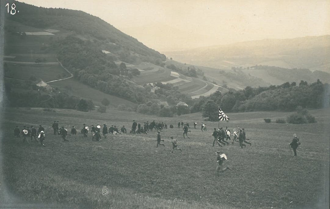 Historische Aufnahmen Maienzug Aarau Gefecht auf dem Stalden. Aufnahme aus dem Jahr 1916.