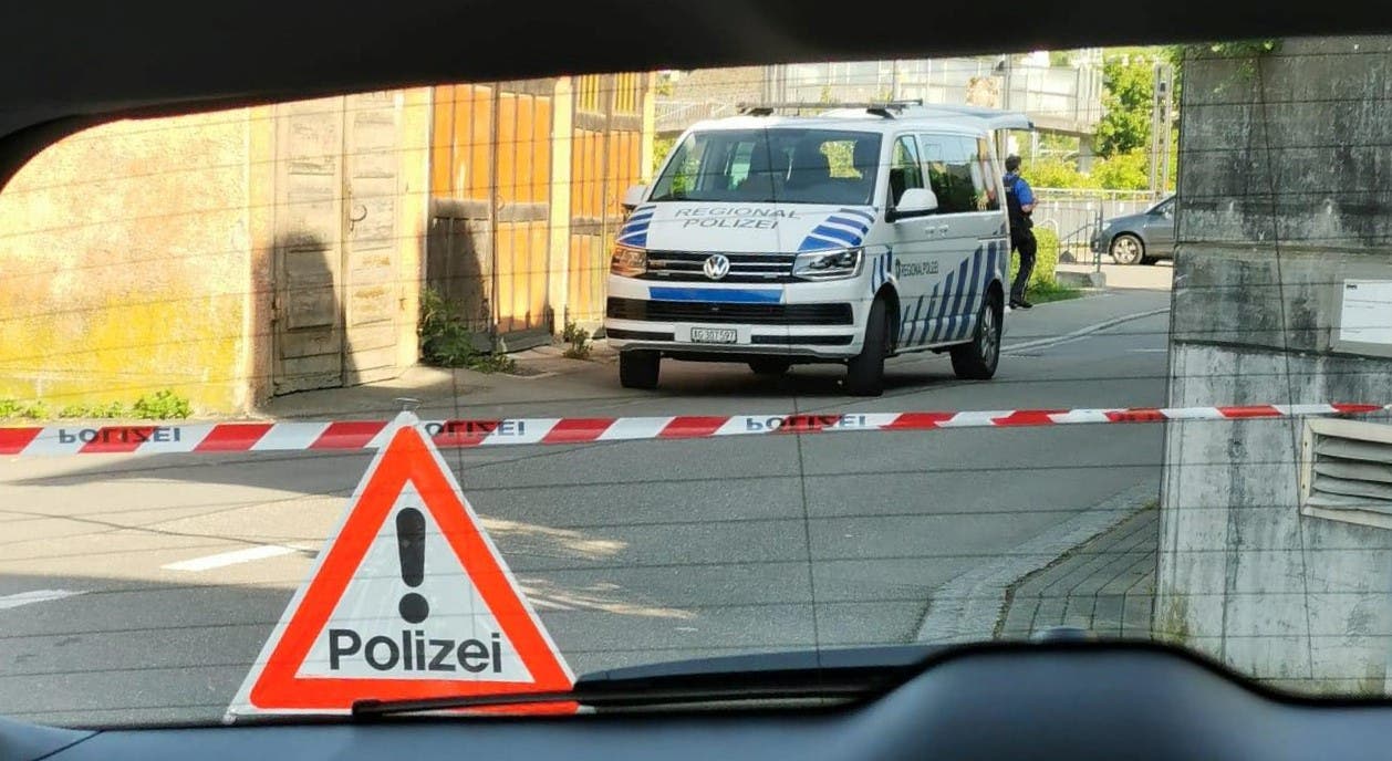 Am Mittwoch wurden rund um den Polizeiposten im Klingnauer Städtchen Absperrungen eingerichtet.