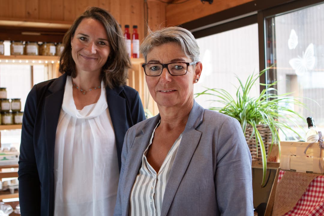 Auch die Nationalrätin und Generalsekretärin des Westschweizer Konsumentenverbandes Sophie Michaud Gigon (l.) und Mireille Ducret, Präsidentin der Waadtländer Bäuerinnen, hielten Referate an der Medienkonferenz.