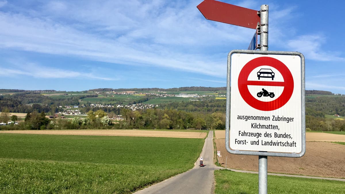 Fischbach-Göslikon - Neues Fahrverbot: Auf dem Weg zur Sandbank an der  Reuss droht jetzt eine Busse
