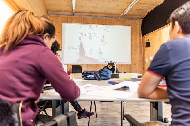 Blick in das Jugendprogramm der Regiomech: Hier werden die jungen Menschen mit Migrationshintergrund auf eine Lehrstelle in der Schweiz vorbereitet. Bild: Christian Tschui