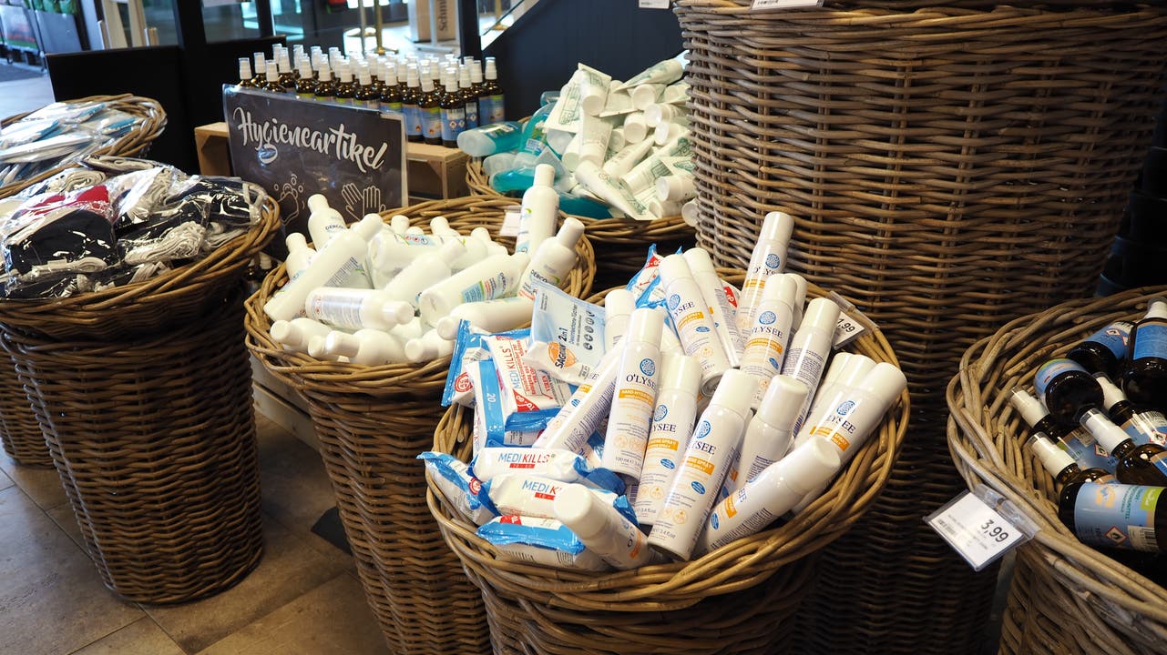 Schmidts Markt in Bad Säckingen hatte eigens einen Tisch mit Hygieneartikeln eingerichtet.