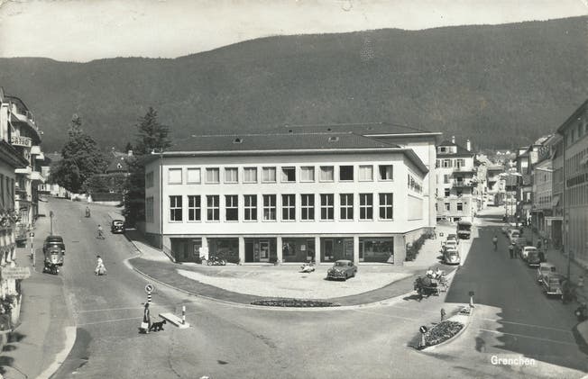 Der Postplatz mit der «neuen Post» in den späten 1950er-Jahren