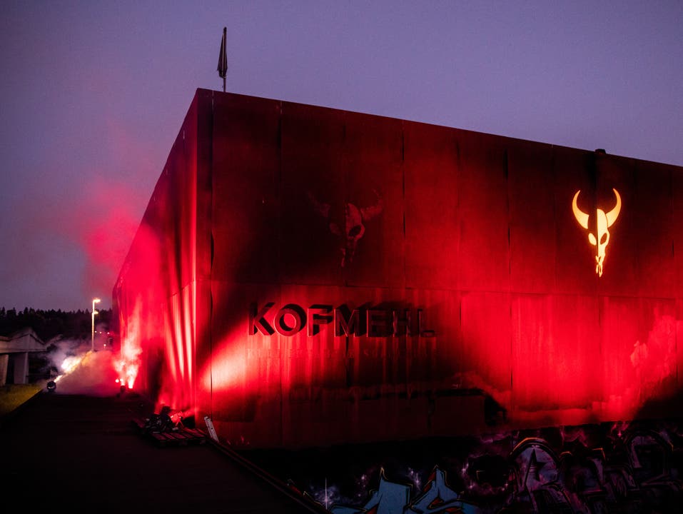 Im Rahmen der Aktion "Night of Light" wurden in der Stadt Solothurn mehrere Gebäude rot beleuchtet Die Kulturfabrik Kofmehl