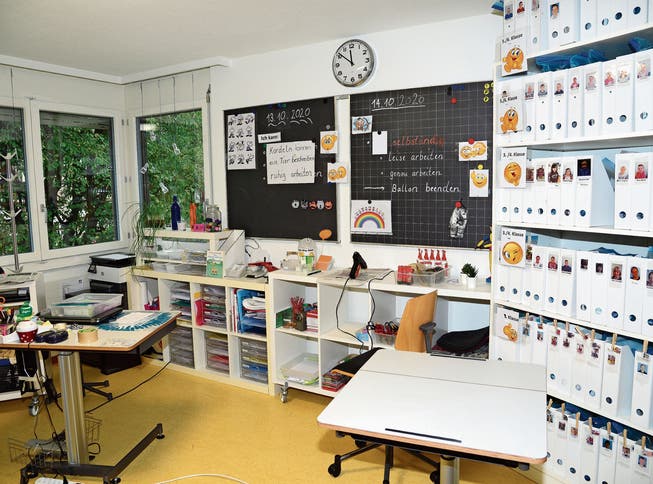 Blick in den Schulraum für textiles und technisches Gestalten.