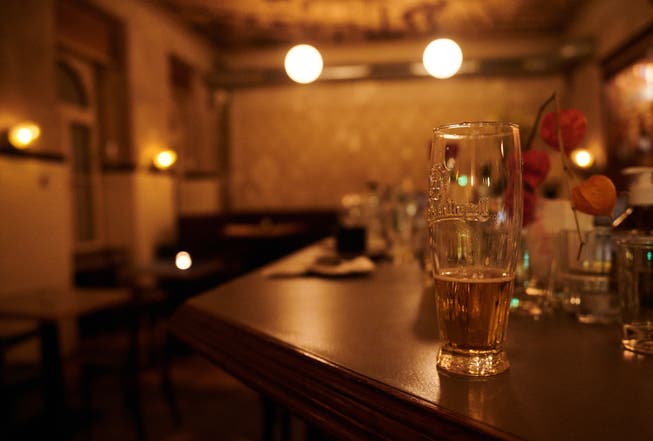 In Aargauer Bars und Clubs dürfen sich ab Dienstag nur noch maximal 50 Personen aufhalten. 