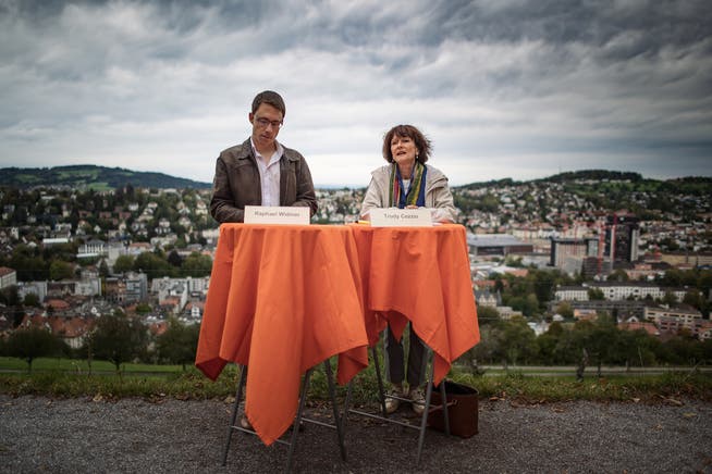 Hoch über der Stadt St.Gallen verkündet Trudy Cozzio, dass sie im zweiten Wahlgang für den verbleibenden Stadtratssitz nochmals antritt.
