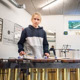 Musik- und Informatikmittelschüler Alois Marti Bärtschi am Marimba. (Bild: Andrea Stalder)