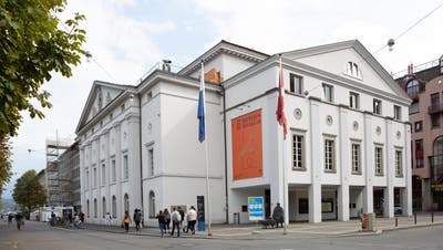 Das Luzerner Theater mit dem Theaterplatz im Vordergrund. (Bild: Patrick Hürlimann)