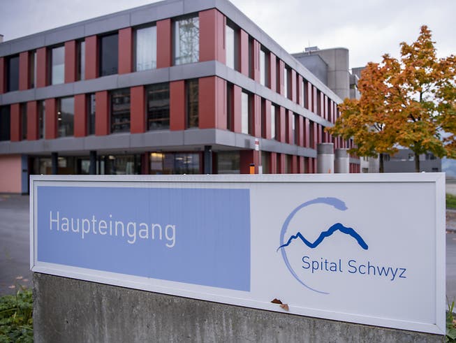 Im Spital Schwyz wurden in den vergangenen Tagen mehrere Covid-19-Patienten eingeliefert.