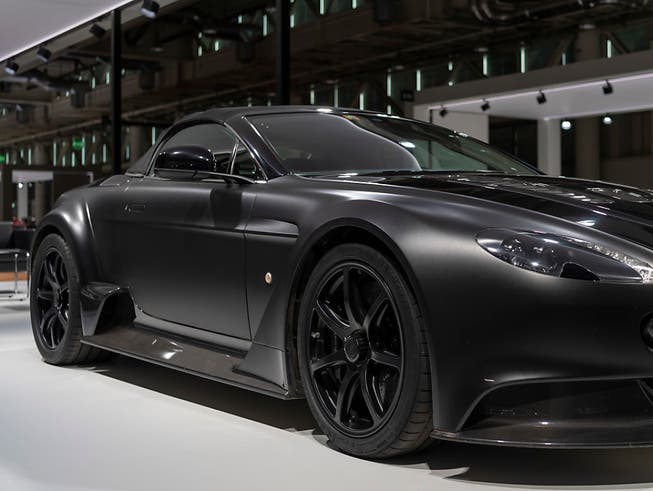 Mercedes-Benz steigt stärker beim kriselnden britischen Luxuswagenhersteller Aston Martin Lagonda ein. Mercedes will dem James-Bond-Auto-Produzenten Zugang zu neuen Technologien ermöglichen.