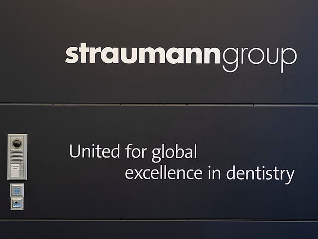 Der Zahnimplantat-Hersteller Straumann hat im 3. Quartal nach zwei Quartalen mit schrumpfenden Umsätzen wieder zum Wachstum aus eigener Kraft zurückgefunden.