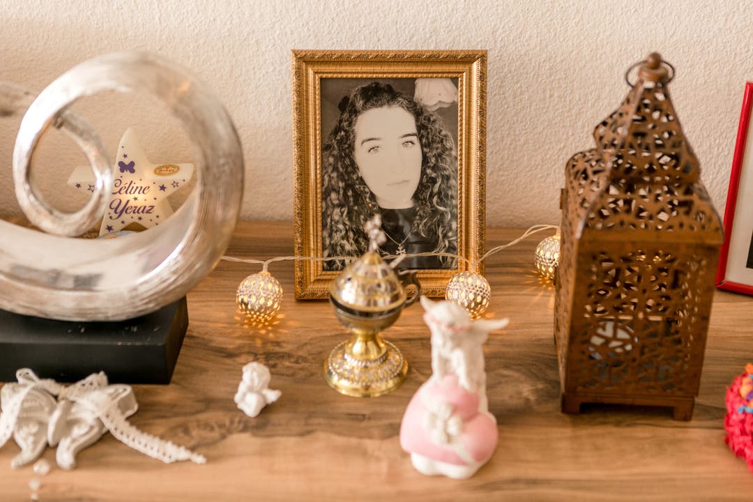 In der Wohnung der Eltern erinnern viele Fotos und Gegenstände an ihre Tochter Céline.