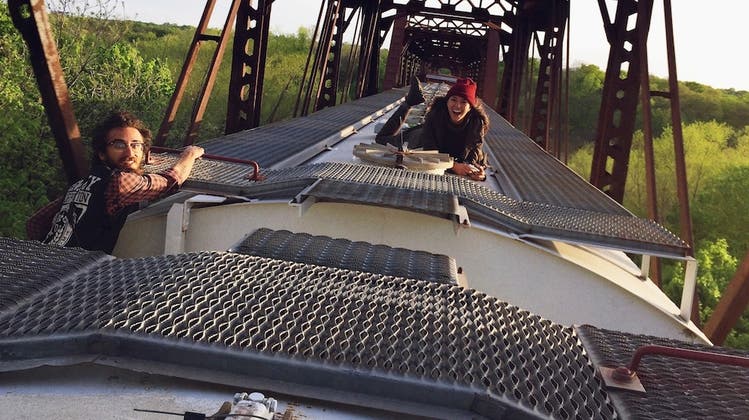 Sie reisen illegal mit Güterzügen und teilen die Bilder auf Instagram