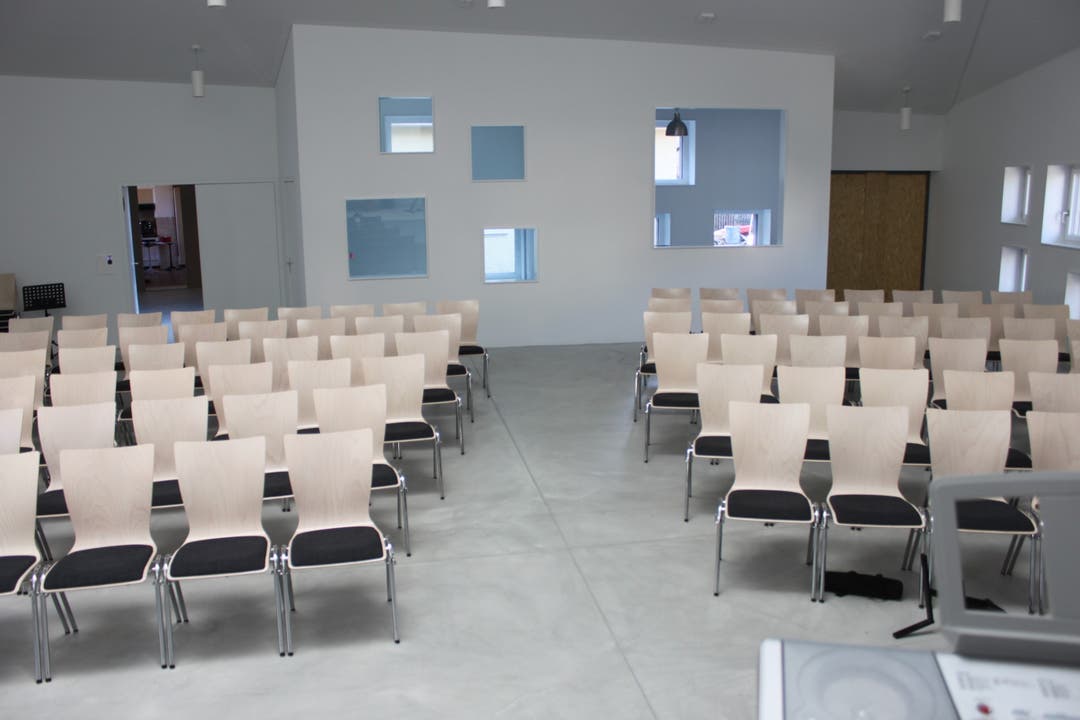 Büren a. A.: Erster Gottesdienst im neuen Gemeindesaal