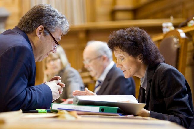 Ein Bild aus dem Jahr 2008: Filippo Lombardi diskutiert mit Bundesrätin Eveline Widmer-Schlumpf im Ständeratssaal.
