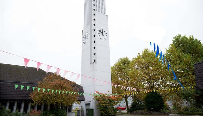 Seit 50 Jahren ragt der weisse Kirchturm nun schon in die Höhe.