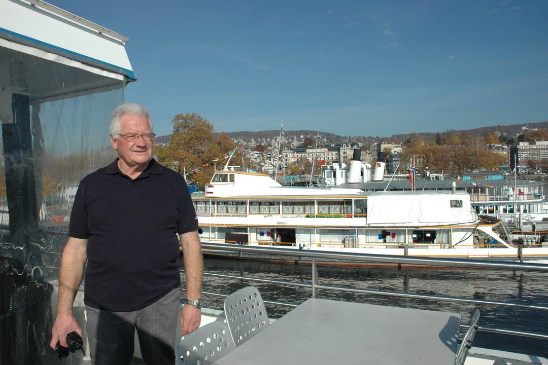 Chefkapitän Ernst Bosshard leitet die Vorbereitungen der Schiffe für die Expovina