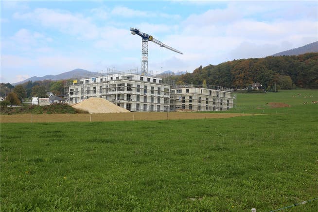 Bauboom verschlingt Land: Überbauung «Wendelin» in Rickenbach, wo in fünf Mehrfamilienhäusern insgesamt 47 Mietwohnungen entstehen. HR. Aeschbacher