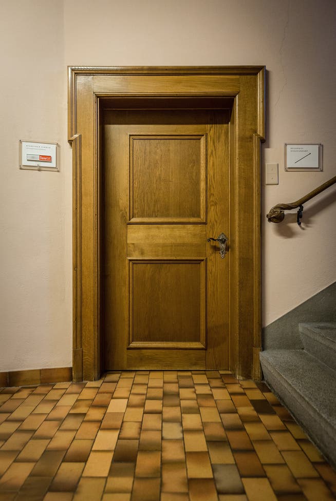 Eine Tür im Rathaus
