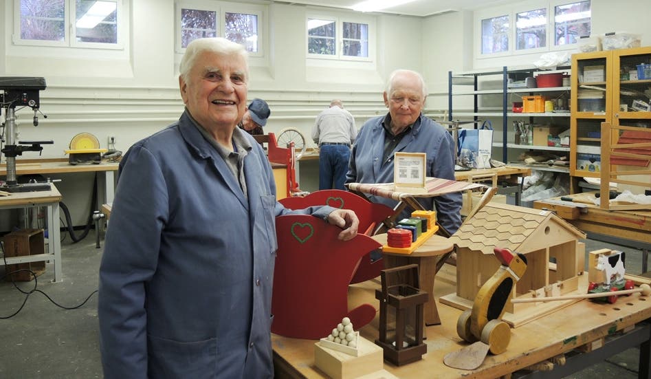 Paul Kaufmann (84, vorne) und René Baumgartner (76) präsentieren stolz, was der Werkbund alles macht.