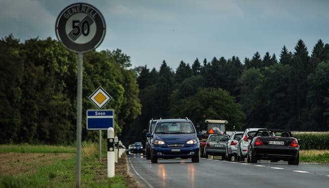 Autofahrer berichten von einer unruhigen Fahrt auf der neu sanierten Kantonsstrasse zwischen Schafisheim und Seon.Chris Iseli