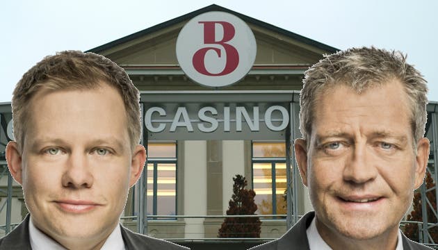Marcel Tobler (l.) und Detlef Brose (r.) vor dem Grand Casino Baden.