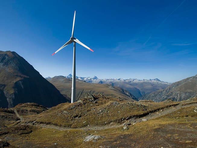 In der Schweiz hat es vor allem in den Alpen genug Wind für Windkraftanlagen. Im Bild das höchste Windrad der Schweiz auf 2465 Meter über Meer beim Nufenenpass.