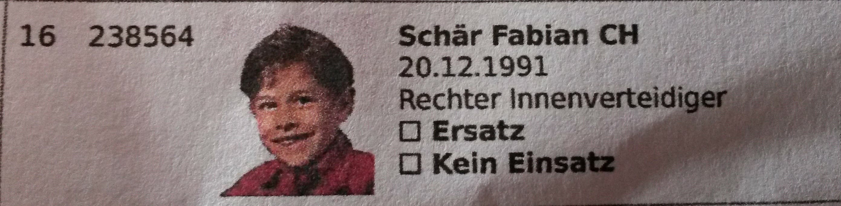 Hätten Sie sie erkannt? Die Kinderbilder der FCB-Stars Sie haben Fabian Schär tatsächlich erkannt? Gratulation. Der einst brave Junge im roten Hemd ist heute ein Frauenschwarm. Bleibt zu hoffen, dass seine rasante Entwicklung auch auf dem Rasen anhält.