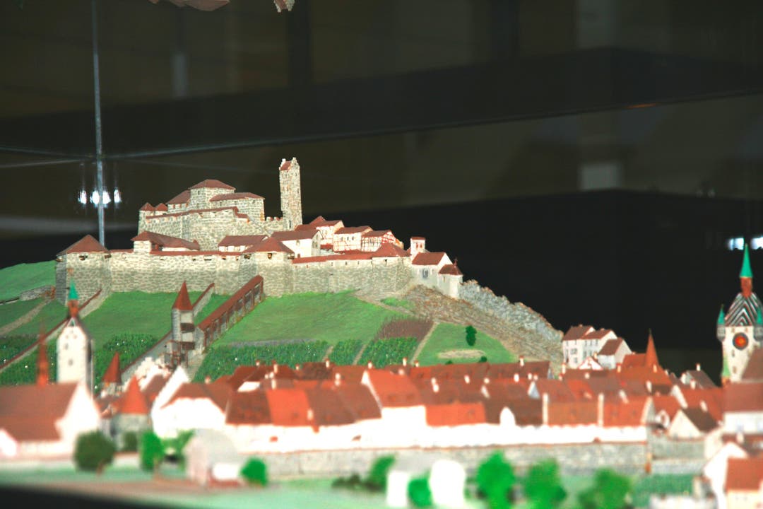 Das im Historischen Museum stehende Modell des Schlosses Stein, wie es sich vor seiner Zerstörung im Jahre 1712 aus Richtung Zürich präsentierte.