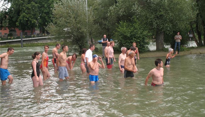 Diesen Sommer soll in Rheinfelden wieder ein Rheinschwimmen stattfinden – wie hier 2009. ari/az archiv