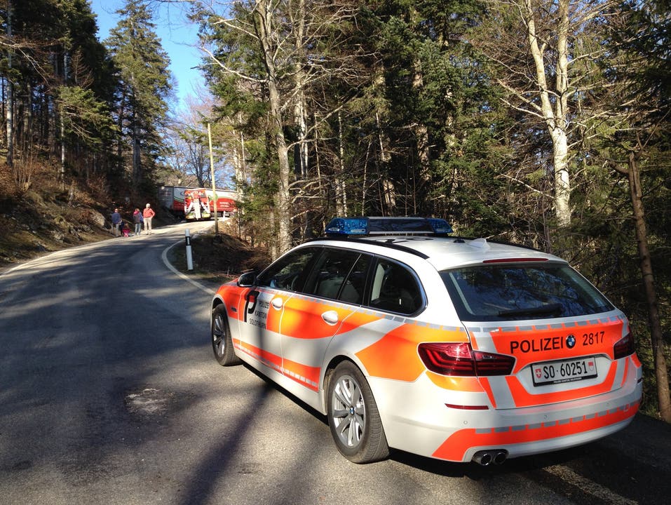 Die Polizei musste die Strasse auf den Weissenstein für drei Stunden sperren.