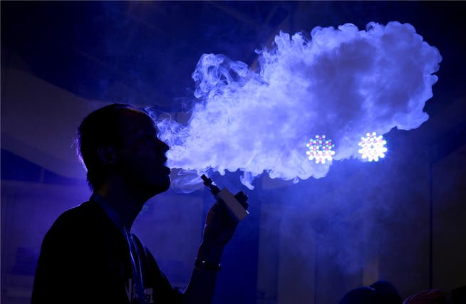 15 Prozent der regelmässigen Konsumenten von E-Zigaretten schafften es sogar, ganz mit dem herkömmlichen Rauchen aufzuhören. Jason Lee/Reuters