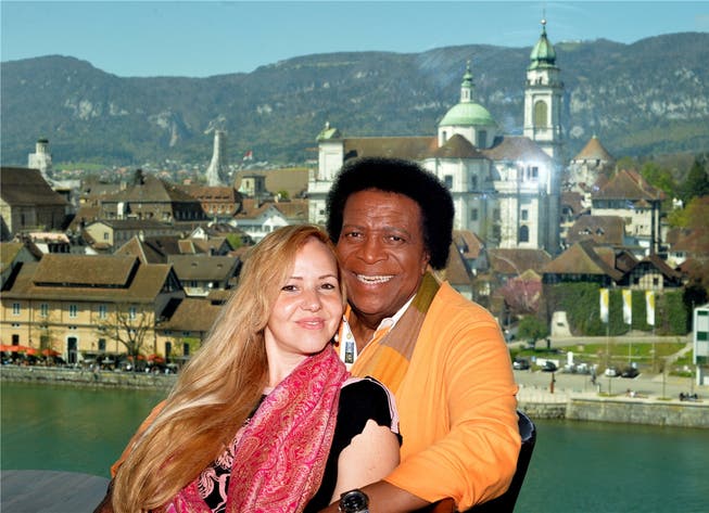 Roberto Blanco (77) geniesst mit seiner vierzig Jahre jüngeren Frau Luzandra Strassburg einen Tag in Solothurn.