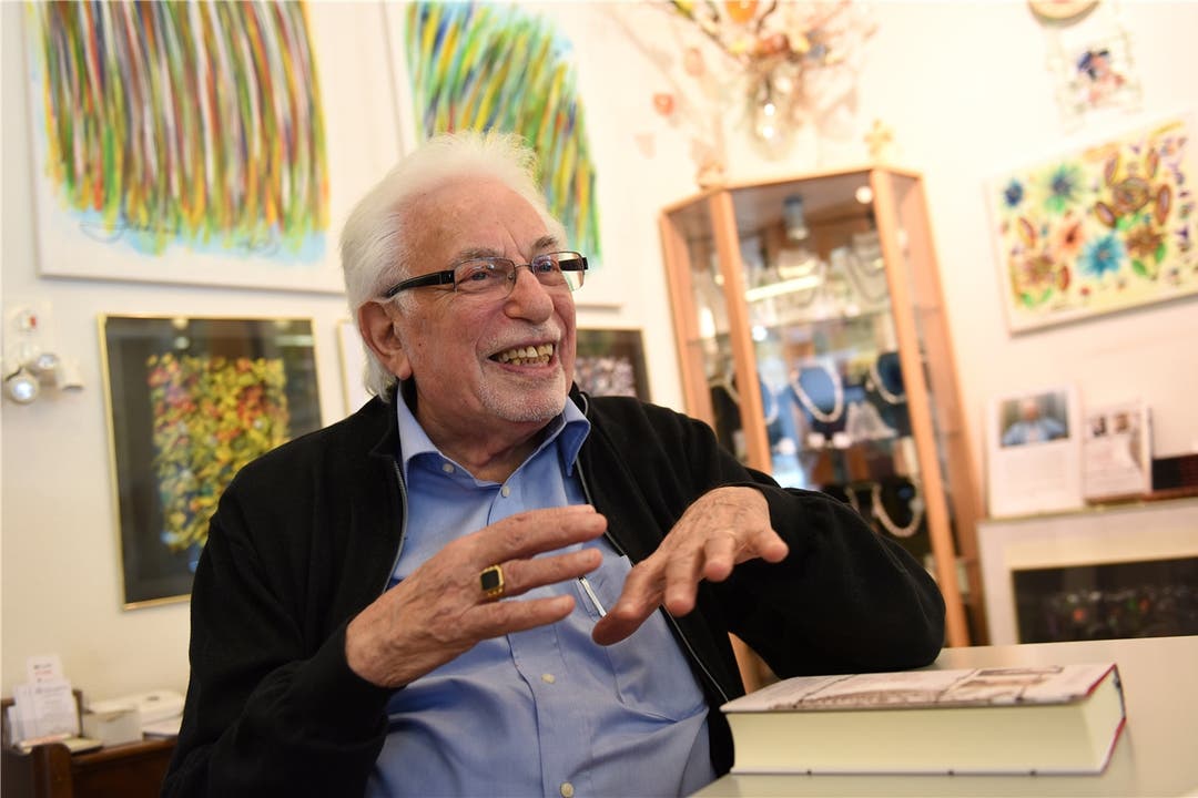 Shlomo Graber hat als Jugendlicher den Holocaust überlebt. Seit 26 Jahren lebt der Kunstmaler in Basel und ist mit seiner Frau jeden Tag in ihrer Galerie Spalentor. Juri Junkov