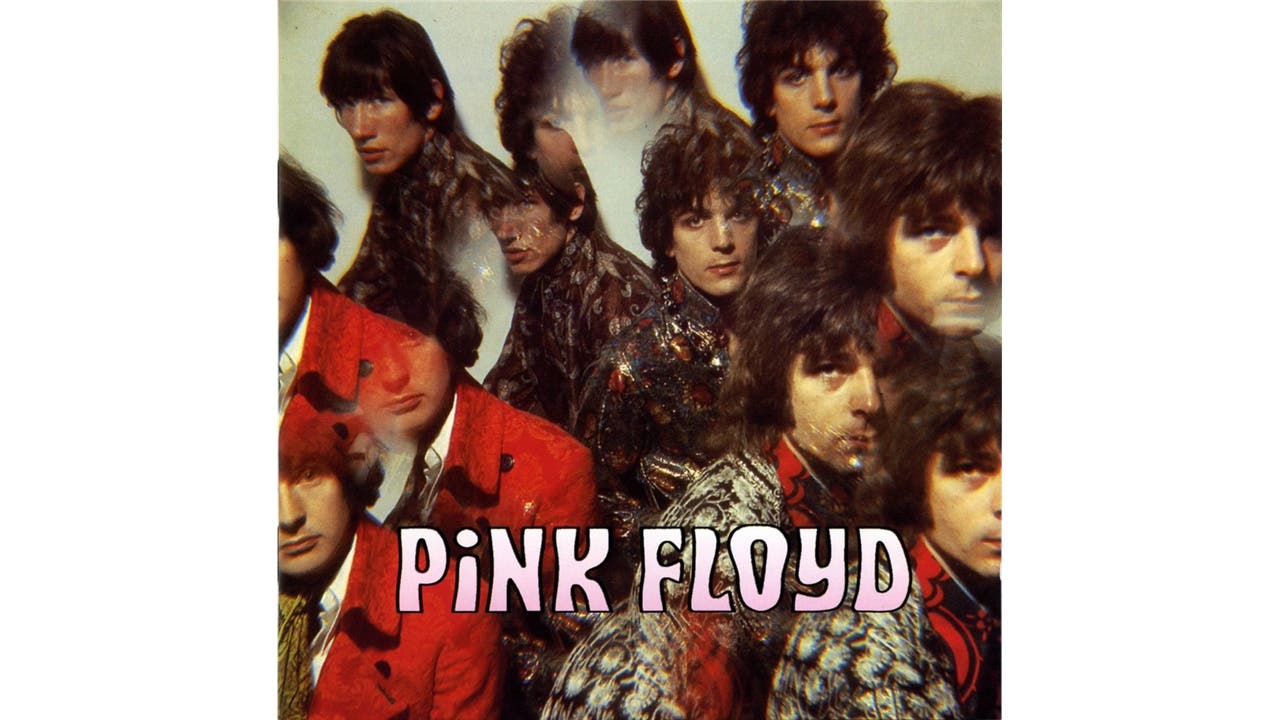 The Piper At The Gates Of Dawn (1967) Das erste Pink-Floyd-Album ist das Baby des Exzentrikers Syd Barrett. So schillernd wie sein Schöpfer. Bizarr, exzentrisch, abenteuerlich, avantgardistisch und drogenschwanger. Voll von genialischen Ideen und Melodien, die sich dem britischen Folk anlehnten. Das Meisterwerk der psychedelischen Musik.