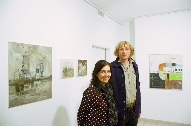 Julia Rotella und Manfred Fuchs mit ihren Arbeiten.