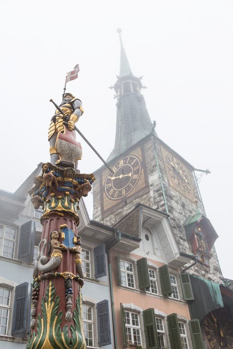Der Zytgloggeturm im Solothurner Nebel