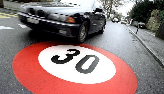 Die Tempolimite 30 in der Grenzacherstrasse passt dem Automobil-Club der Schweiz nicht. (Symbolbild)
