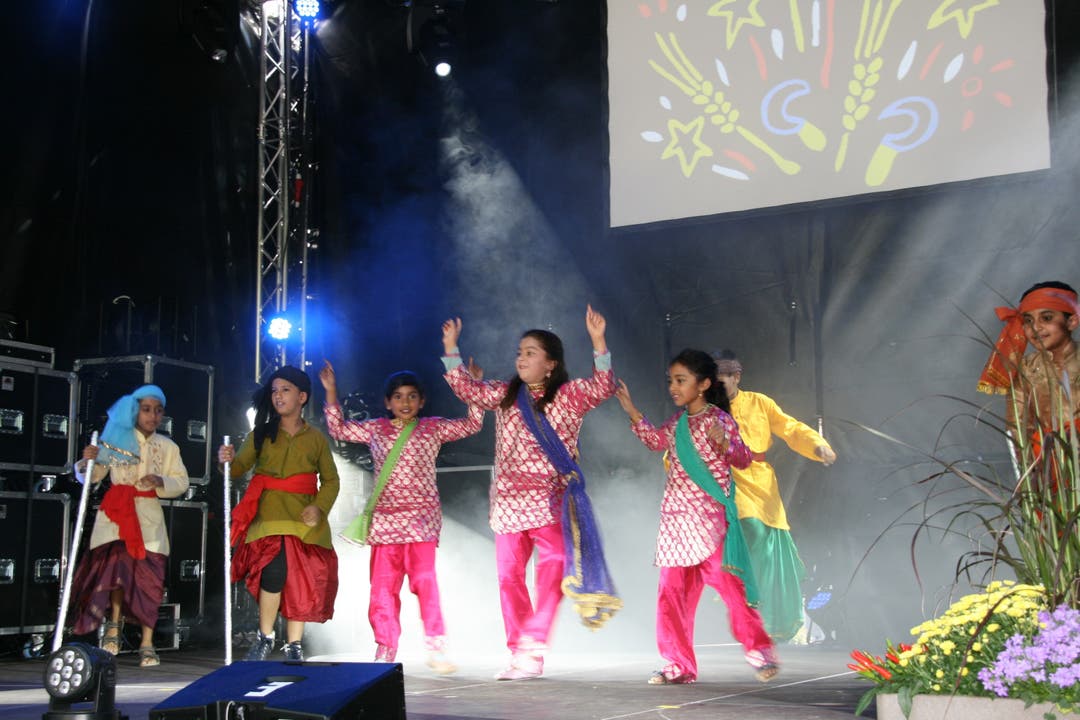 Indischer Tanz-Nachwuchs im Element