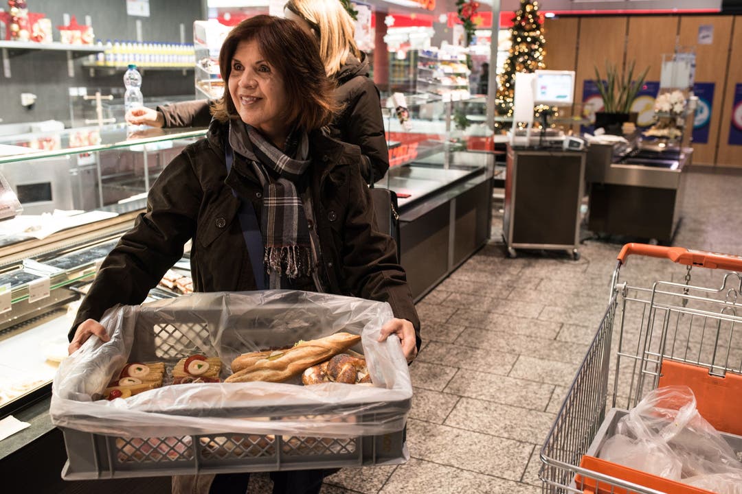 Hélène Vuille liefert Esswaren in ein Obdachlosenhospiz