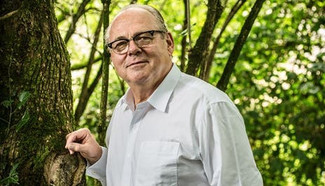 Nahost- und Westschweiz-Korrespondent, Auslandressortleiter, Chefredaktor – und seit diesem Jahr Romancier: Artur K. Vogel (61), Bern.