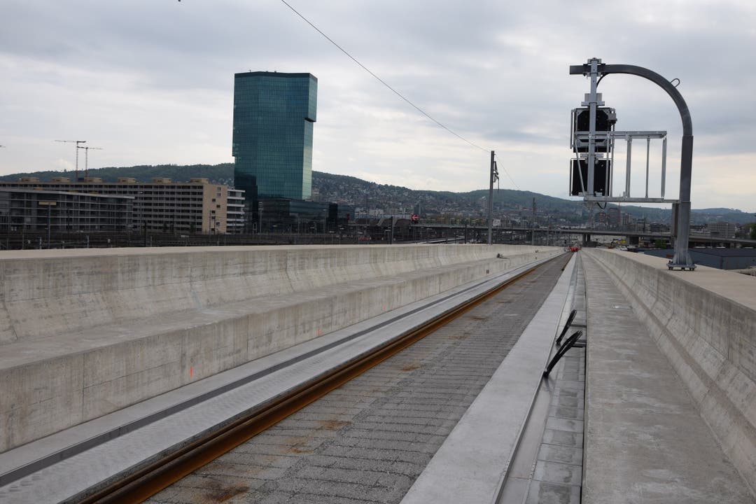 Blick auf die Baustelle der Durchmesserlinie auf der Letzigrabenbrücke der SBB.