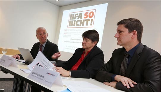 «NFA SO nicht» (von links): Martin Wey (Stadtpräsident Olten), Erika Pfeiffer (Gemeindepräsidentin Lommiswil), Urs Nussbaum (R. Nussbaum AG, Olten) HR. Aeschbacher