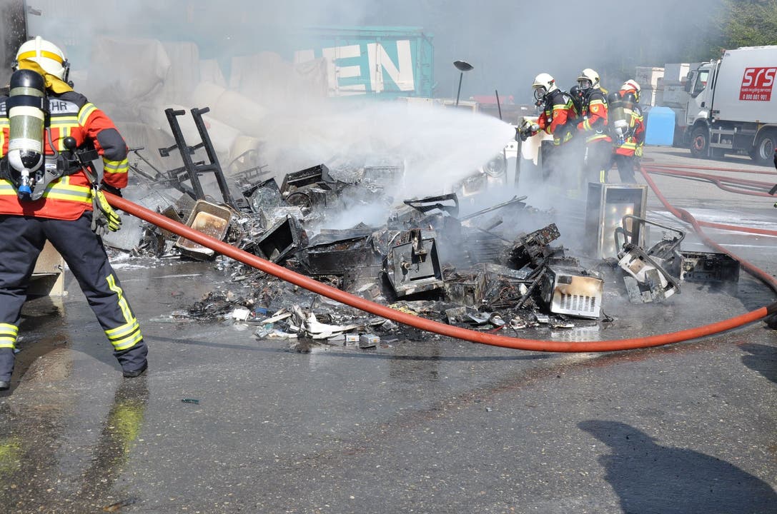 Schönenwerd: Brand auf dem Areal einer Recyclingfirma