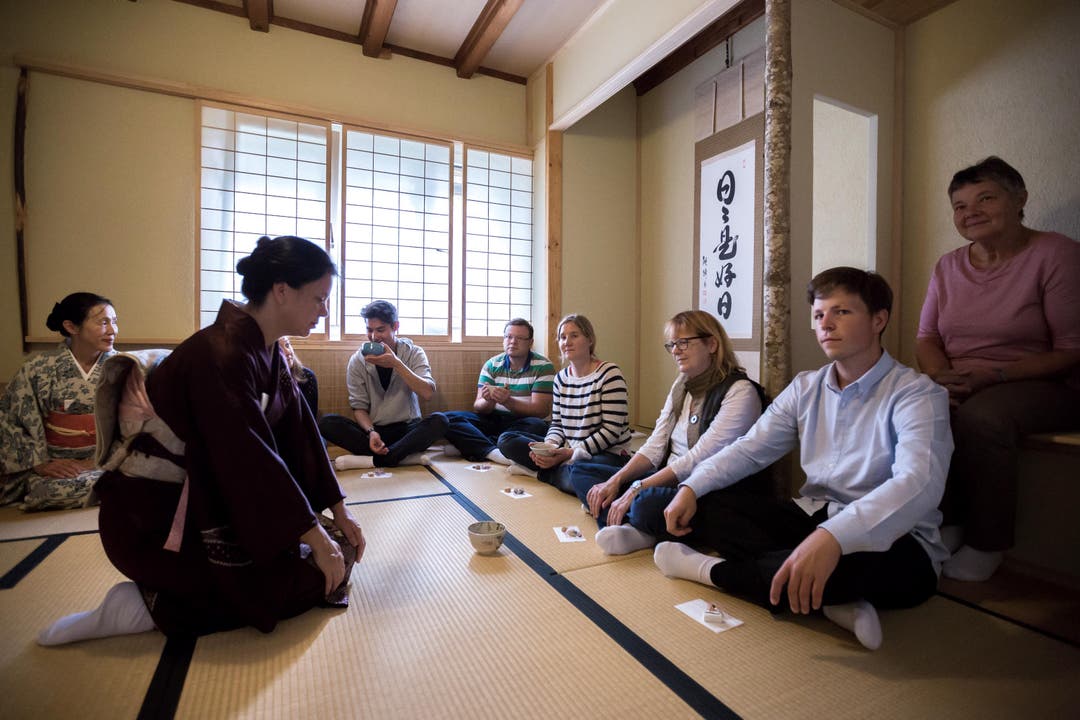 Impressionen der Teezeremonie in der japanischen Teeschule in Grenchen
